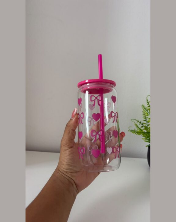 Glass can tumbler with lid and reusable straw.