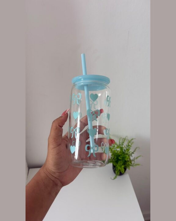 Glass can tumbler with lid and reusable straw.