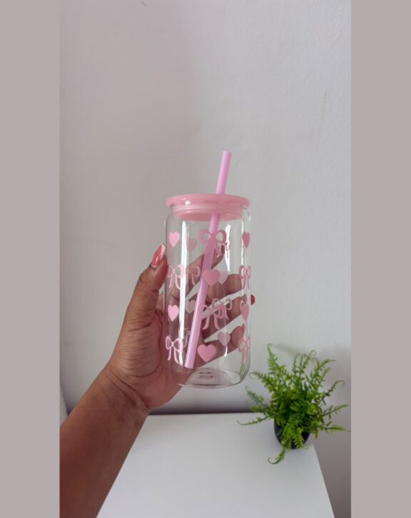 Glass can tumbler with lid and reusable straw.